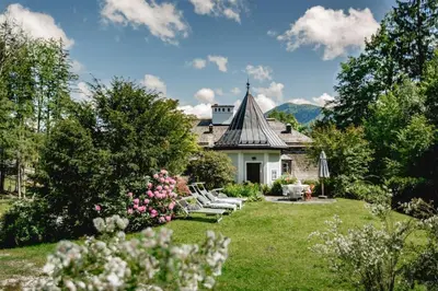 Ein Garten an der Unterkunft Waldach Villa