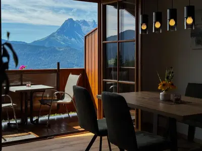 Ein allgemeiner Bergblick oder ein Berglick von der Ferienwohnung aus