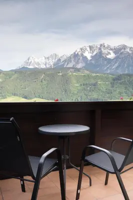 Ein allgemeiner Bergblick oder ein Berglick von der Pension aus