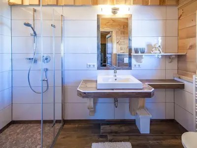 Ein Badezimmer in der Unterkunft Chalet Aualm-2 by Interhome