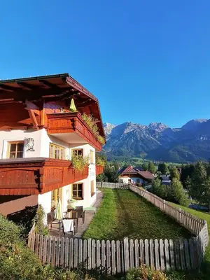Ein allgemeiner Bergblick oder ein Berglick von der Ferienwohnung aus