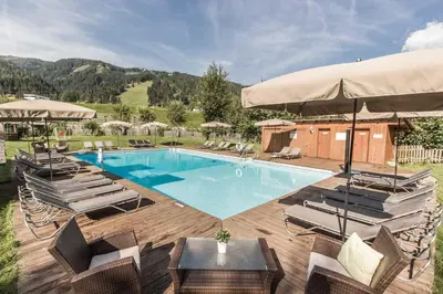 Ein allgemeiner Bergblick oder ein Berglick von des Chalets aus