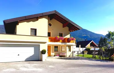 Ein allgemeiner Bergblick oder ein Berglick von der Ferienwohnung aus