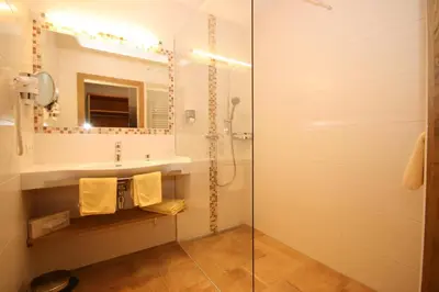 Ein Badezimmer in der Unterkunft Alpenhotel Neuwirt