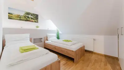 Ein Bett oder Betten in einem Zimmer der Unterkunft Moderne Ferienwohnung mit Bergblick