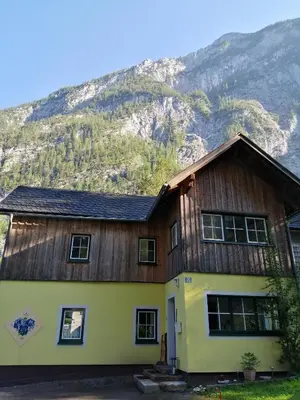 Ein allgemeiner Bergblick oder ein Berglick von des Ferienhauses aus