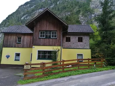 Ein allgemeiner Bergblick oder ein Berglick von des Ferienhauses aus