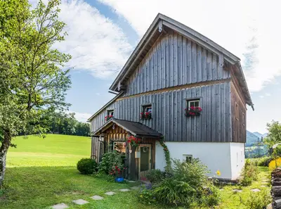 Ein Garten an der Unterkunft Ferienhaus Altaussee - Your Austrian Home