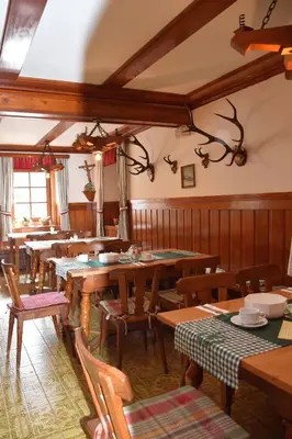 Ein Restaurant oder anderes Speiselokal in der Unterkunft Sport Aktiv Pension Spanner - Tauplitz