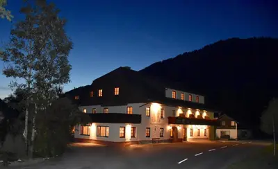 Ein allgemeiner Bergblick oder ein Berglick von der Pension aus
