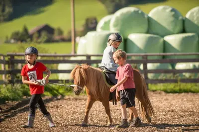 Kinder, die in der Unterkunft Ranstl Ferienwohnungen übernachten