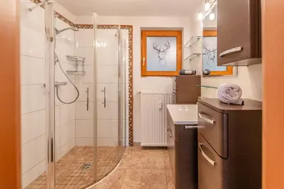 Ein Badezimmer in der Unterkunft Auschlössl Appartements Reiteralm - 5 minutes walk to cablecar