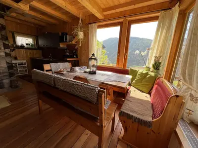 Ein allgemeiner Bergblick oder ein Berglick von der Ferienwohnung aus