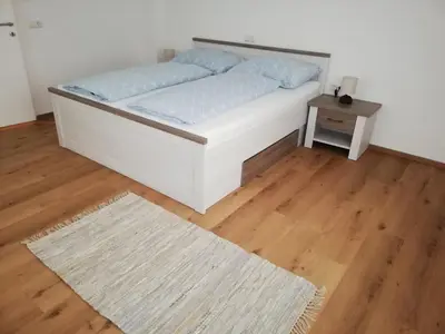 Ein Bett oder Betten in einem Zimmer der Unterkunft Ferienwohnung Schmied 1