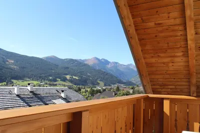 Ein allgemeiner Bergblick oder ein Berglick von der Pension aus