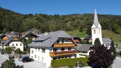 Ein allgemeiner Bergblick oder ein Berglick von der Pension aus