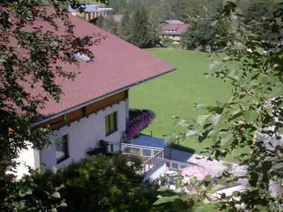 Ein Garten an der Unterkunft Gasthof zum Kaiserweg