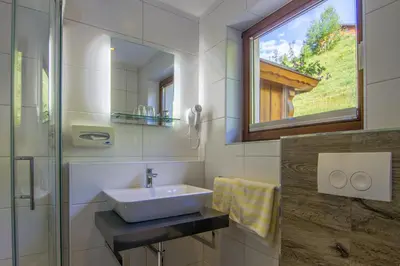 Ein Badezimmer in der Unterkunft Gasthof zum Kaiserweg