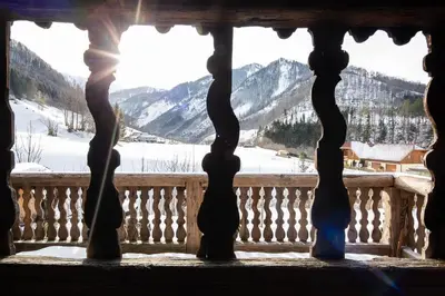 Ein allgemeiner Bergblick oder ein Berglick von des Chalets aus