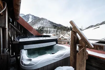 Ein allgemeiner Bergblick oder ein Berglick von des Chalets aus