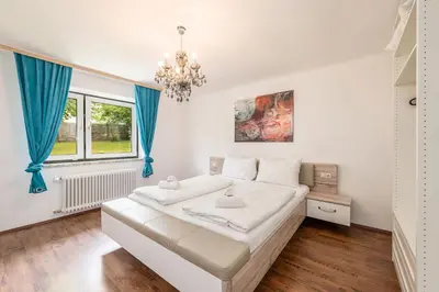 Ein Bett oder Betten in einem Zimmer der Unterkunft apartHAUS - by myNests