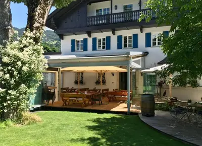 Ein Garten an der Unterkunft Ferienwohnung Eiskögerl im Barbarahof