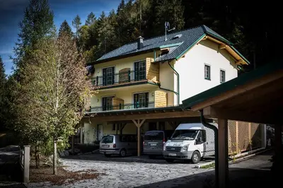 Das Gebäude in dem sich die Ferienwohnung befindet