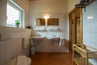 Ein Badezimmer in der Unterkunft Alpendorf Dachstein West by ALPS RESORTS