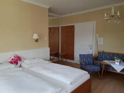 Ein Bett oder Betten in einem Zimmer der Unterkunft Hotel - Garni Stabauer