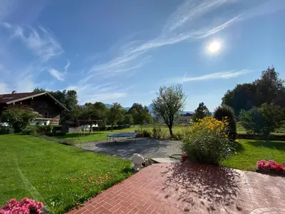 Ein Garten an der Unterkunft Hotel - Garni Stabauer