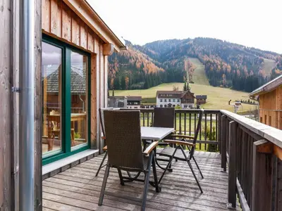 Ein allgemeiner Bergblick oder ein Berglick von des Chalets aus