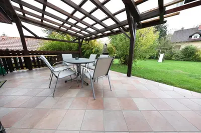 Ein Garten an der Unterkunft Gästehaus Reingruber
