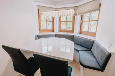 Ein Sitzbereich in der Unterkunft Townville Chalet´s