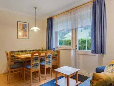 Ein Sitzbereich in der Unterkunft Apartment in Kleinarl near Ski Amadé