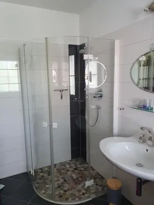Ein Badezimmer in der Unterkunft Appartements Claudia