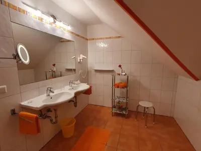 Ein Badezimmer in der Unterkunft Appartements Claudia