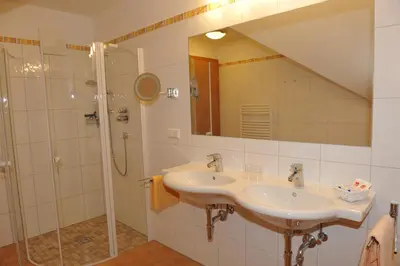 Ein Badezimmer in der Unterkunft Appartements Claudia