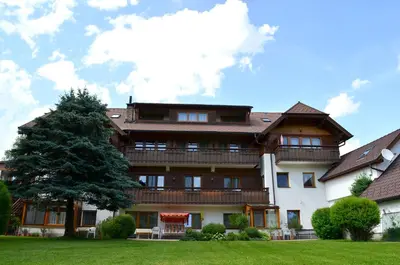 Das Gebäude in dem sich die Ferienwohnung befindet