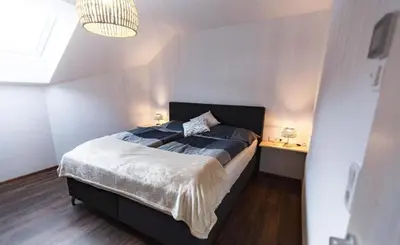Ein Bett oder Betten in einem Zimmer der Unterkunft Das Dorfnest