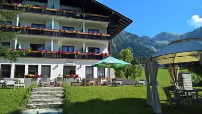 Ein allgemeiner Bergblick oder ein Berglick von des Hotels aus