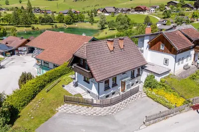 Das Gebäude in dem sich das Chalet befindet
