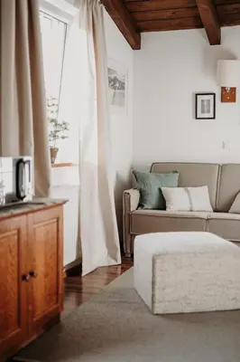 Ein Sitzbereich in der Unterkunft EnjoyTheAlps - Appartements BARBARA