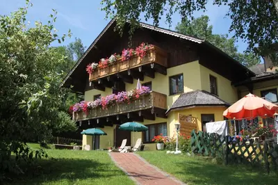 Das Gebäude in dem sich die Ferienwohnung befindet