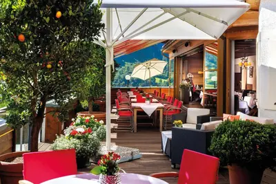 Ein Restaurant oder anderes Speiselokal in der Unterkunft Hotel Zinnkrügl