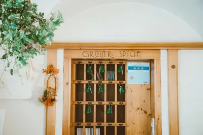 Eine Fassade oder ein Eingang zu Gasthof Zum Grünen Specht