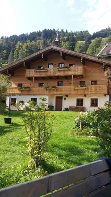 Das Gebäude in dem sich der Bauernhof befindet