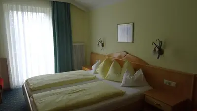 Ein Bett oder Betten in einem Zimmer der Unterkunft Hotel Sportpension Reiter