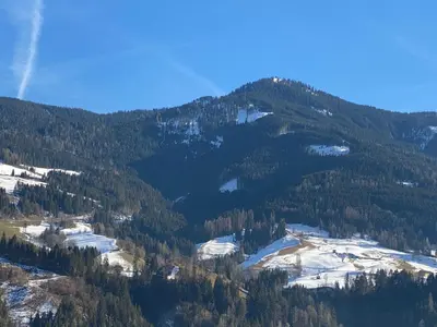 Ein allgemeiner Bergblick oder ein Berglick von der Ferienwohnung aus