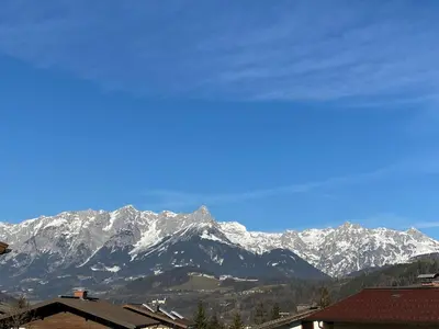 Ein allgemeiner Bergblick oder ein Berglick von der Ferienwohnung aus