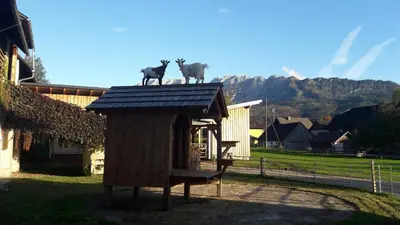Ein allgemeiner Bergblick oder ein Berglick von des Privatzimmers aus